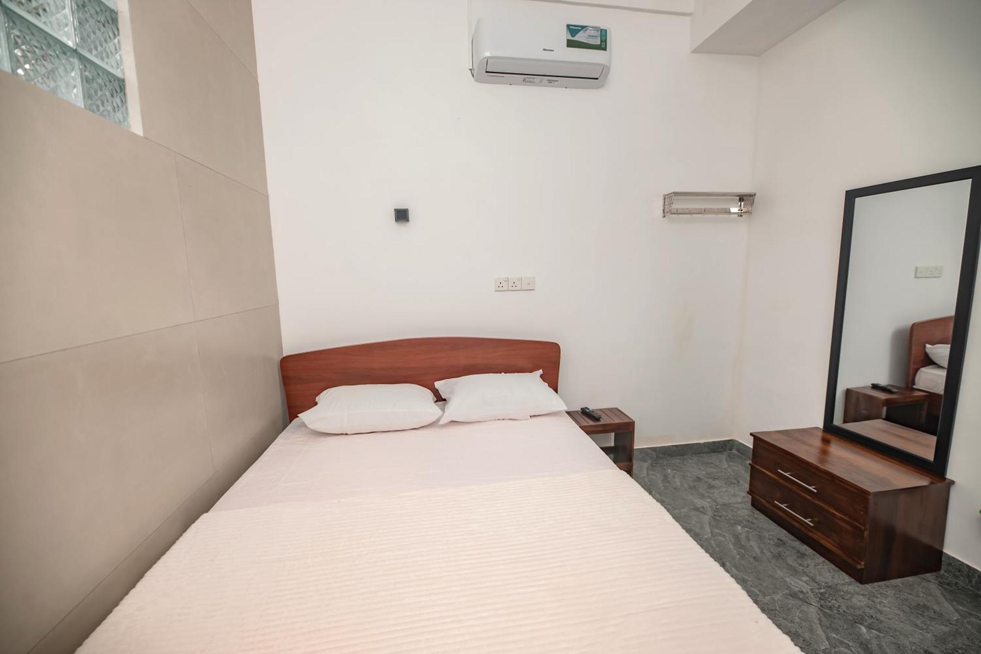 Nnr Wattala Hotel Exterior photo